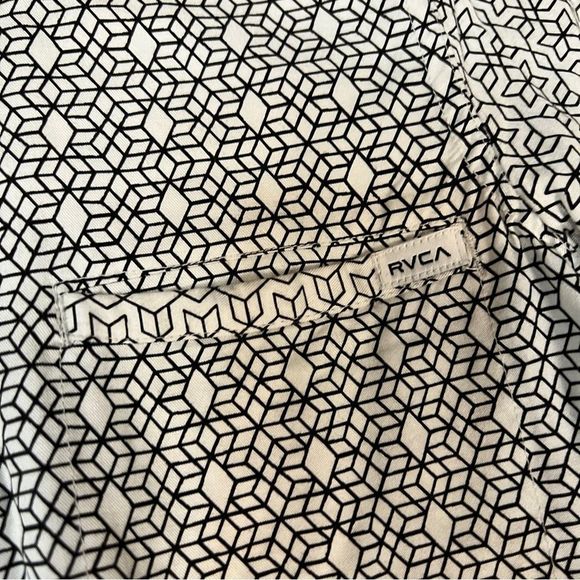 NWT RVCA - Geometric Black & White Button Down Shirt, Size Small - Picture 4 of 10